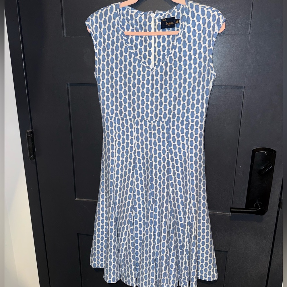 Just Taylor Blue and White Midi Dress